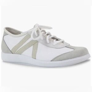 New Munro Clemens Sneaker Size 11W